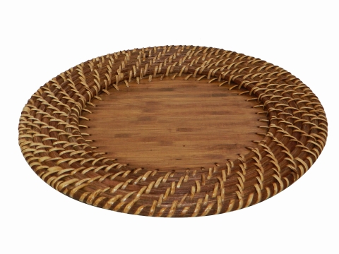 Rattan charger plate with bamboo bottom